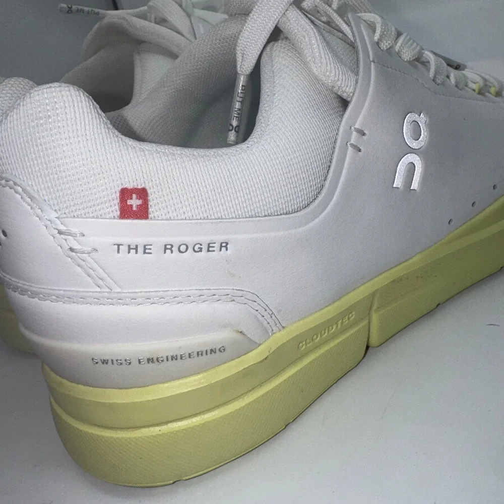 On Cloud THE ROGER Advantage Men 7.5 Sneakers White Hay Yellow Walking Shoes EUC